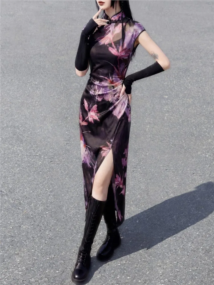 knitted cheongsam with a stand-up collar slanted lapel and button-up an improved new Chinese-style dress