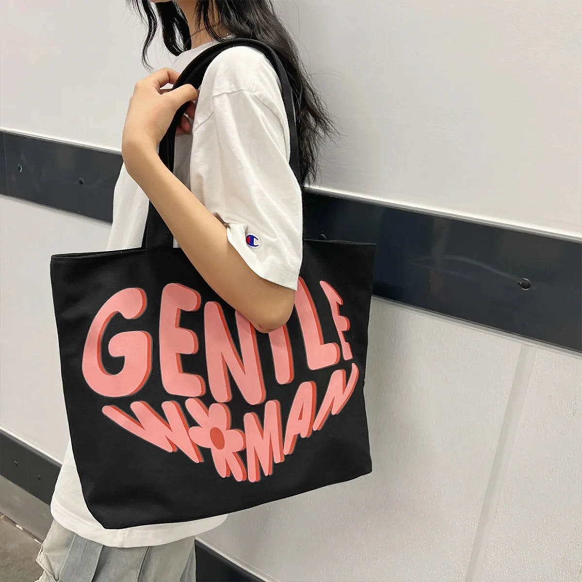 

Повседневная спортивная большая сумка с милым буквенным принтом из мягкого материала, большая вместительная молния, легкая, универсальная, для повседневных поездок на работу, для покупок