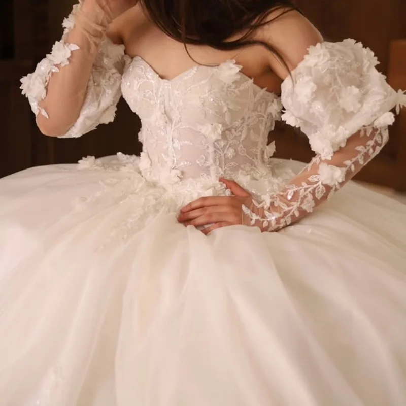 

Customized ivory white Royal Wedding Dresses Long tail Lace applique Tull Lace 3D flower Made Robe De