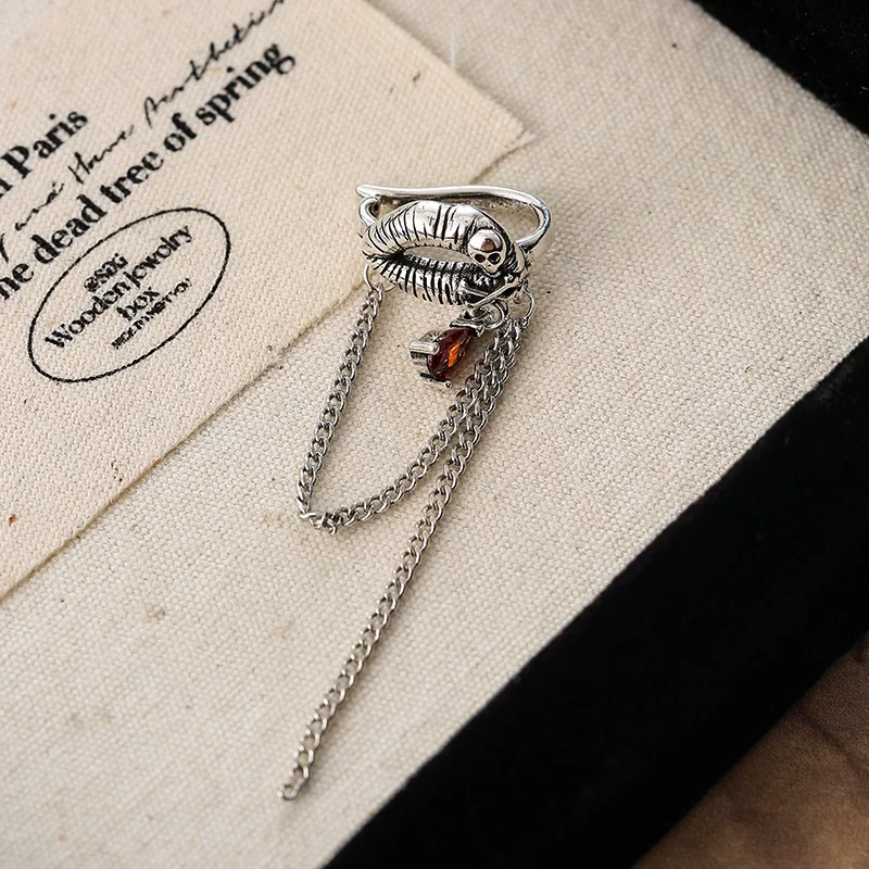 Xiyanike Goth Schedel Ketting Kwastje Rode Zirkoon Geen Gat Oor Bot Clip Oorbellen Voor Vrouwen Mode Nieuwe Sieraden Gift Party Straat