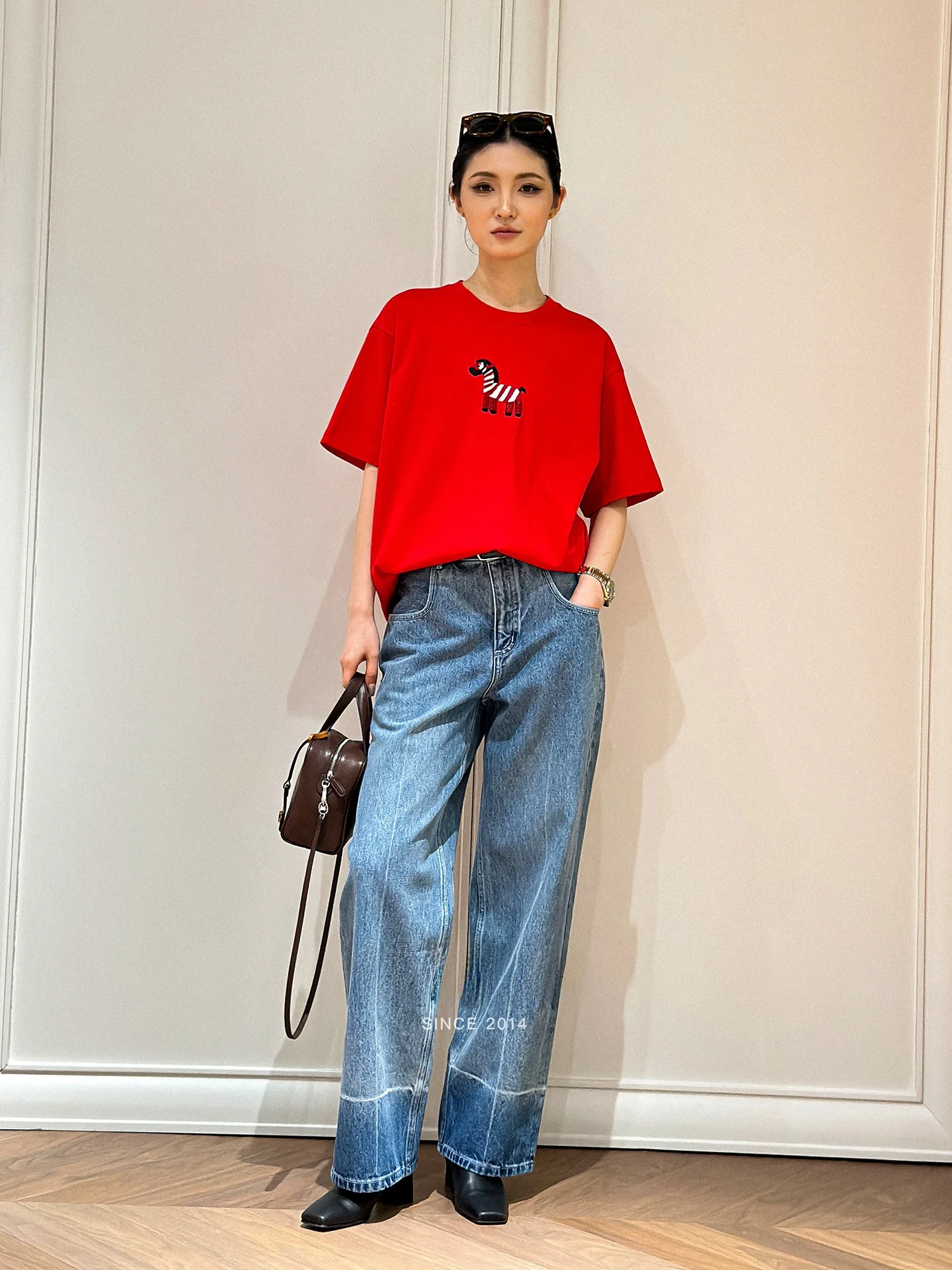 

Футболка свободного кроя из чистого хлопка с вышивкой зебры, утолщенная, красного цвета, повседневная, с коротким рукавом, круглым вырезом, для весеннего сезона