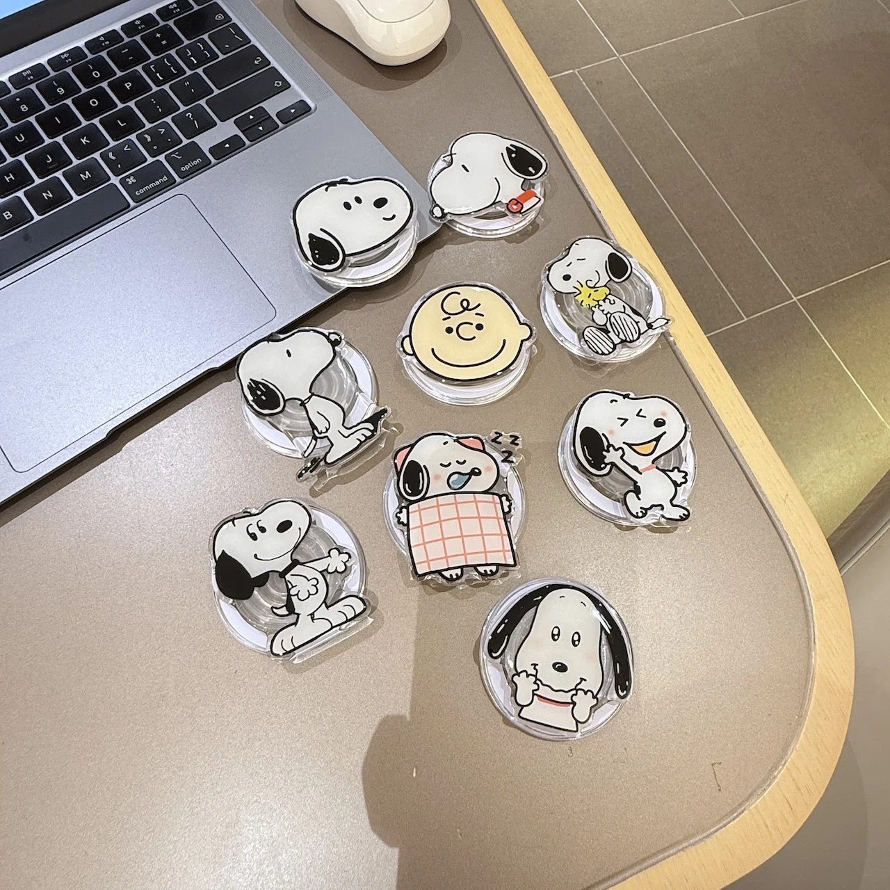 

Магнитный держатель для телефона Cute Puppy For Snoopy, на присоске, для Samsung Z Flip 7, практичная подставка для смартфона