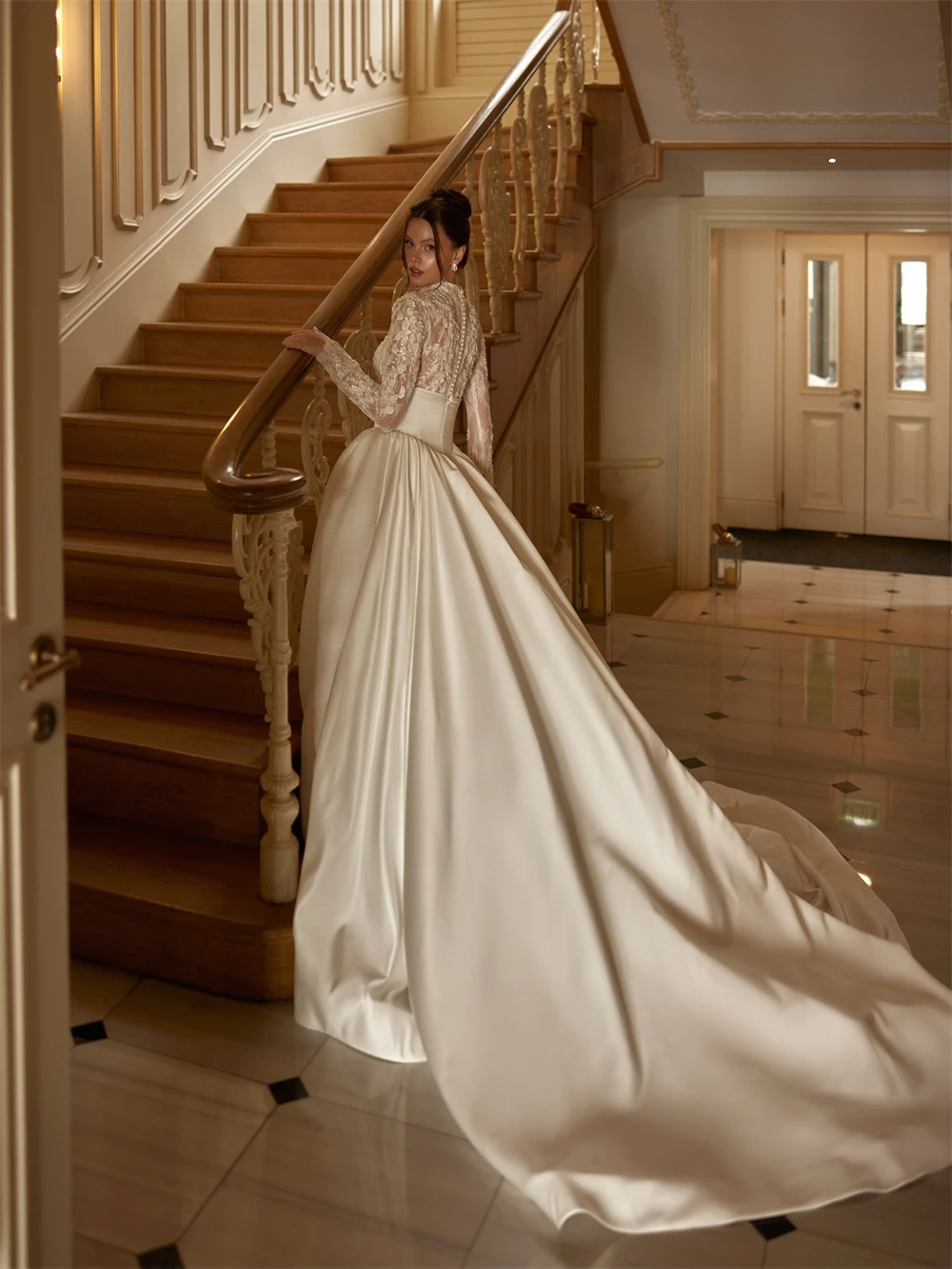 فستان زفاف مثير من الساتان الأبيض مخصص رسمي برقبة دائرية وأكمام طويلة زي العرائس ناعم على شكل حرف a ذيل شابيل فيستدو دي نوفيا #1