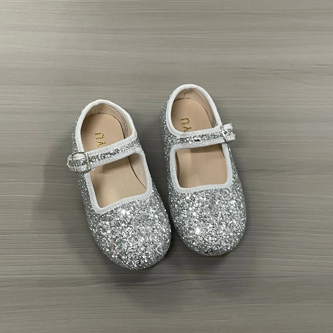 

Jinyu Girl Flat Performance Shoes Fashion Shallow Mouth Outdoor Simple Shape Baby Princess Leather Kids Shoes Light Blue