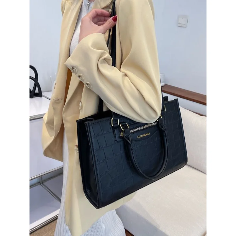 Large Capacity Bag Women2024New Casual All-Match Shoulder Bag School Bag College Students Portable Tote Bag