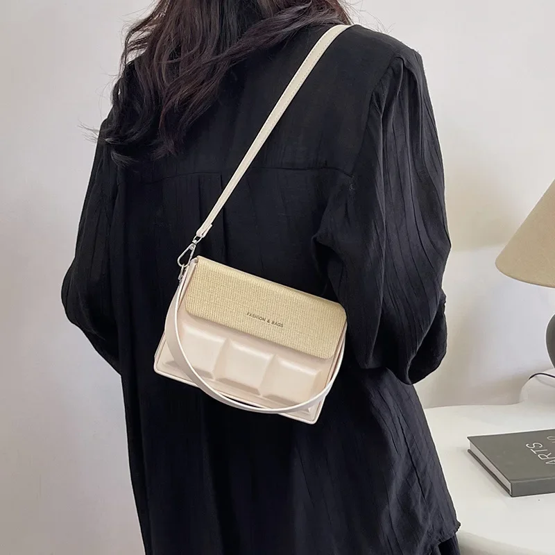 

Новая легкая роскошная женская сумка, модная простая маленькая квадратная сумка, изысканная сумка-мессенджер, ниша