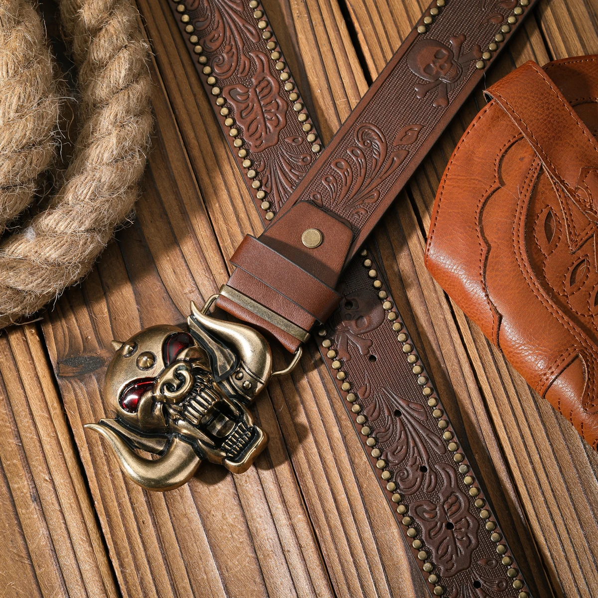 Ein lässiger und retroer Gürtel, ein Taillenaccessoire für Kleidung im Western-Stil, Metallschnalle, PU-Gürtel, geeignet für Männer und Frauen. – Detail 9