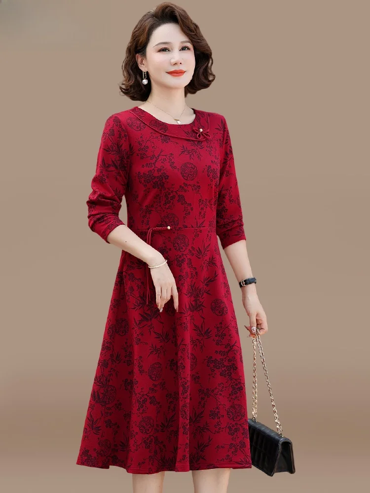 

Новая китайская осенняя длинная юбка-ципао для женщин: модная модель для свадеб, банкетов и торжественных мероприятий, для женщин среднего и старшего возраста.