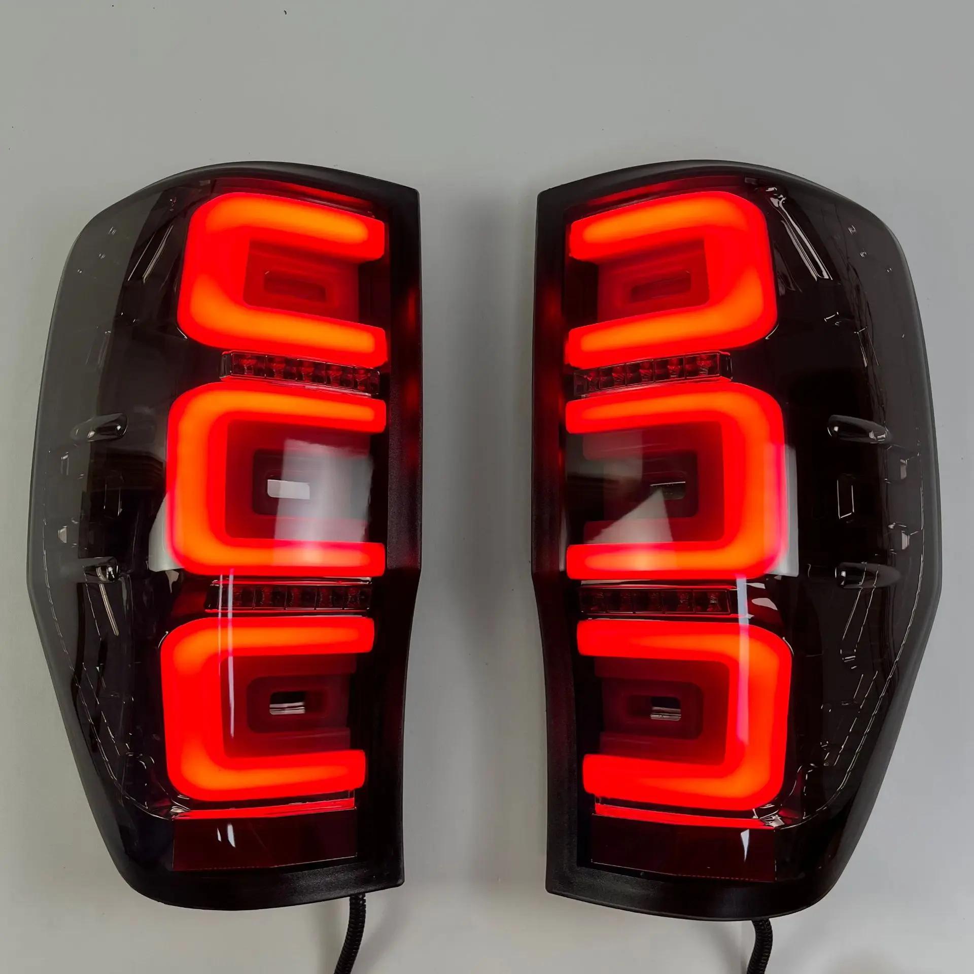 Pair Left Right LED Car Rear Tail Light For Ford Ranger 2016 2017 2018 2019 Car Turn Signal Warning Brake Light Auto Accessories