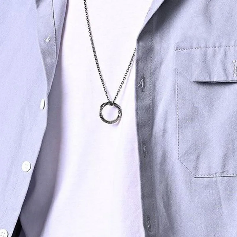 Fashion Mobius Strip Necklace for Men Trendy Minimalist Versatile Pendant High-End Design Forward Aesthetic Jewelry Accessory