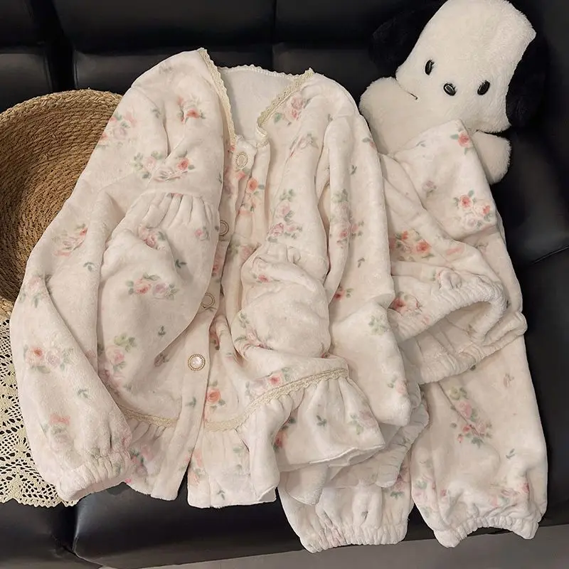 

Женские осенне-зимние элегантные пижамы из кораллового флиса в стиле INS, милый утолщенный новый кардиган, комплект домашней одежды, повседневная одежда, новинка 2023 г.