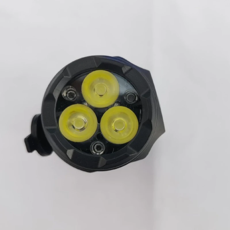 Mini linterna LED de plástico Universal, práctica, pequeña, multifuncional, con Clip para bolígrafo de carga, linterna brillante de tres ojos
