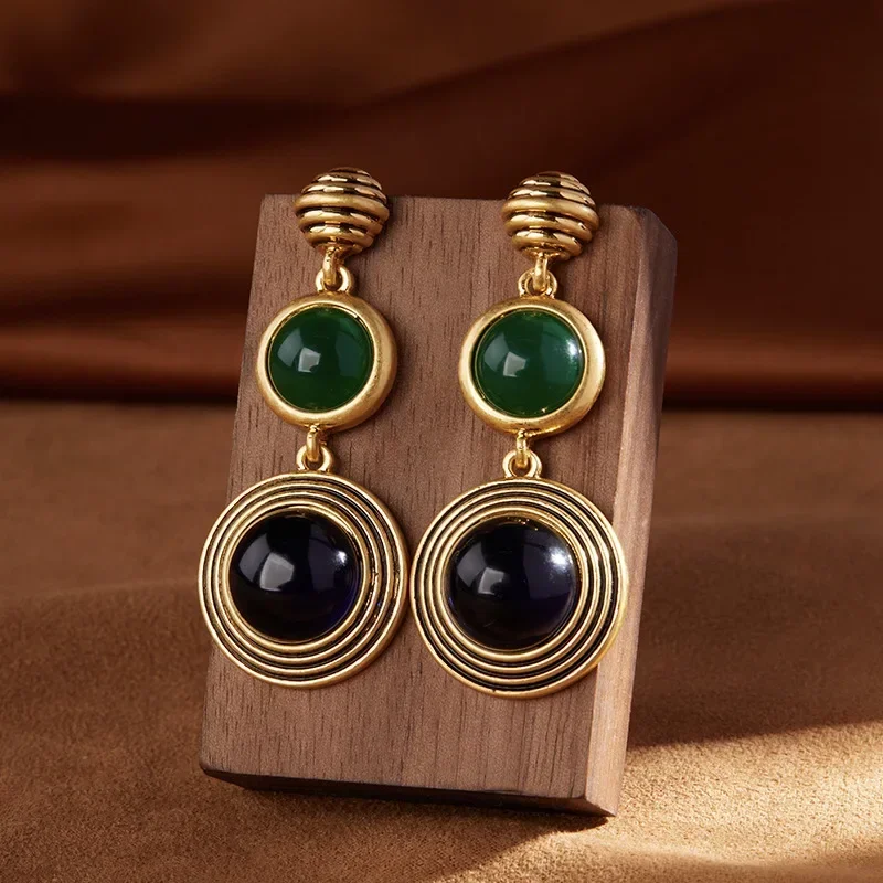 

New European and American French retro grandmother green glass niche all-matching geometric round earrings