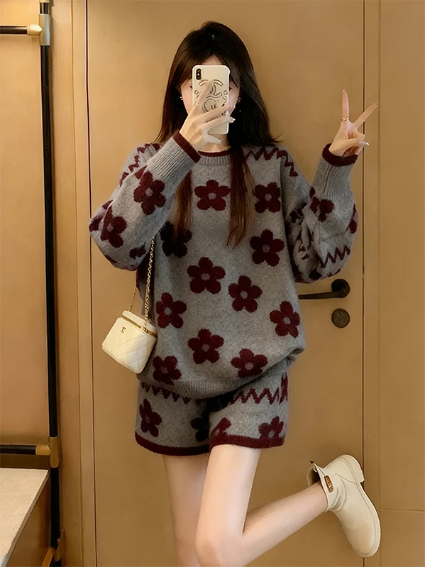 

Grey Floral Embroidery Soft Sweater Shorts Women's Autumn Winter New Year Casual Two-Piece Set Comfortable Breathable Fashion...
