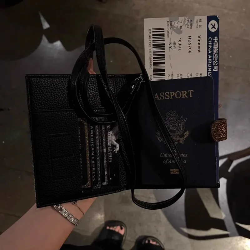 Kawaii hello kitty documento titular anime menina bonito portátil moeda bolsa moda popular diamante incrustado saco de couro atacado