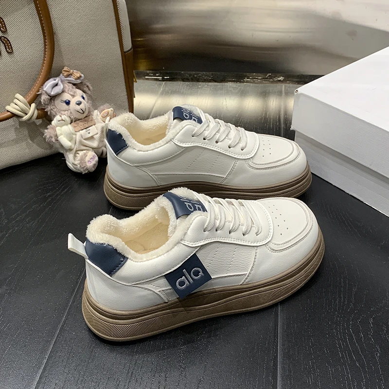 Chaussures blanches à semelles épaisses pour femmes, chaussures de sport polyvalentes et décontractées en peluche, chaussures chaudes en coton, nouvelle collection hiver 2025