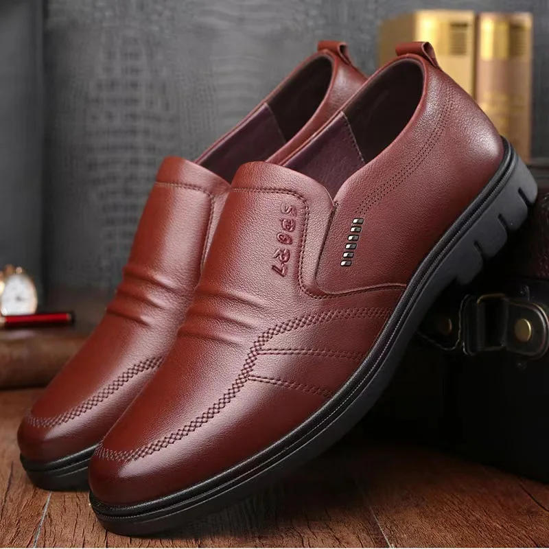 Men\'s leather shoes new black Soft bottom anti slip and breath shoes men\'s Business dress casual Zapatos luxury light flat