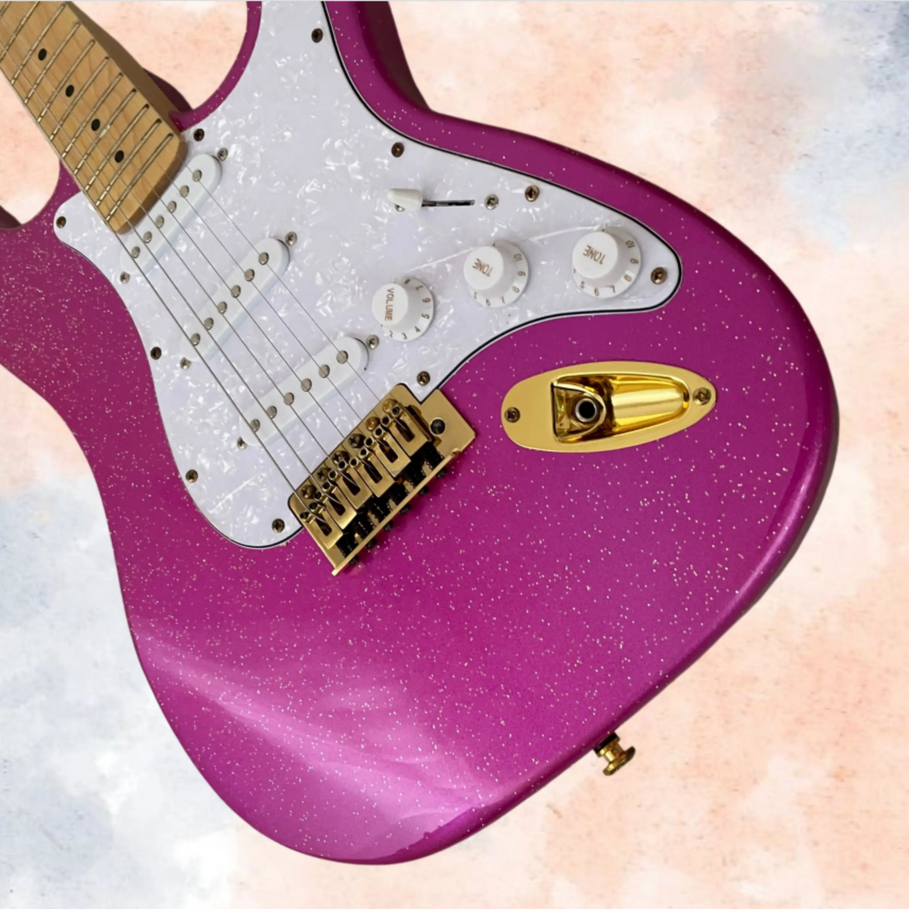 Fashionable Pink Glossy Electric Guitar,Pearl White Pickguard,Gold Hardware,SSS Pickups Guitars,Female Enthusiasts Guitarra