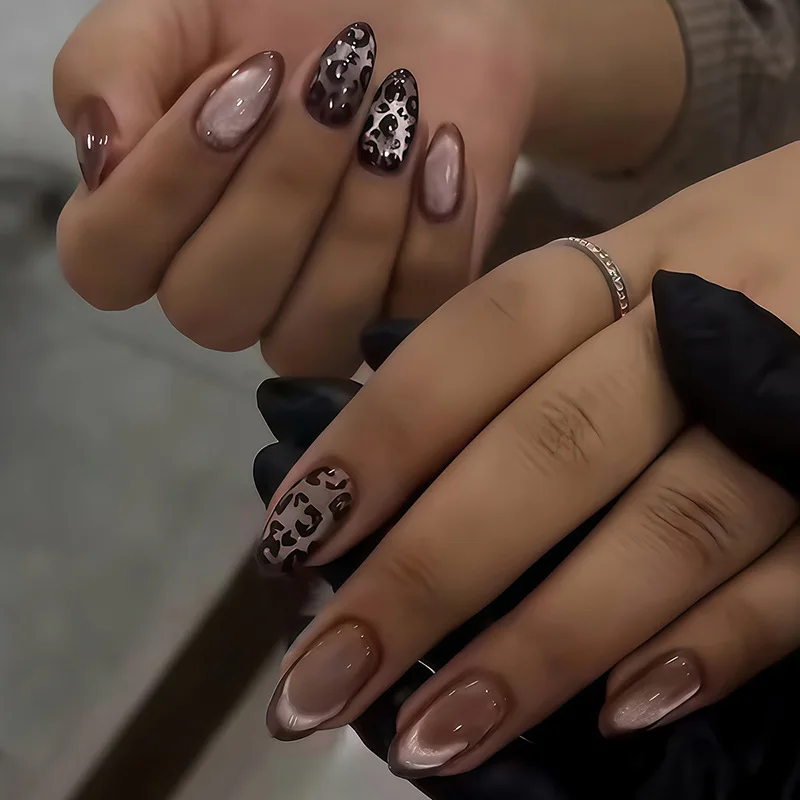 

24PCS Glossy False Nails Simple Nude Cat Eye Almond Press on Nails with Leopard Print Design Ins Style French Design Fake Nails