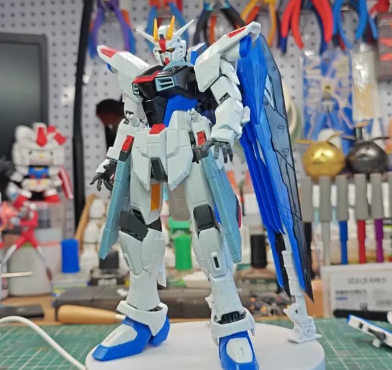 Em estoque supa fm 1/100 liberdade montagem modelo base de brinquedo limitada ZGMF-X10a ver. gcp ko shanghai estátua em pé figura de ação presentes