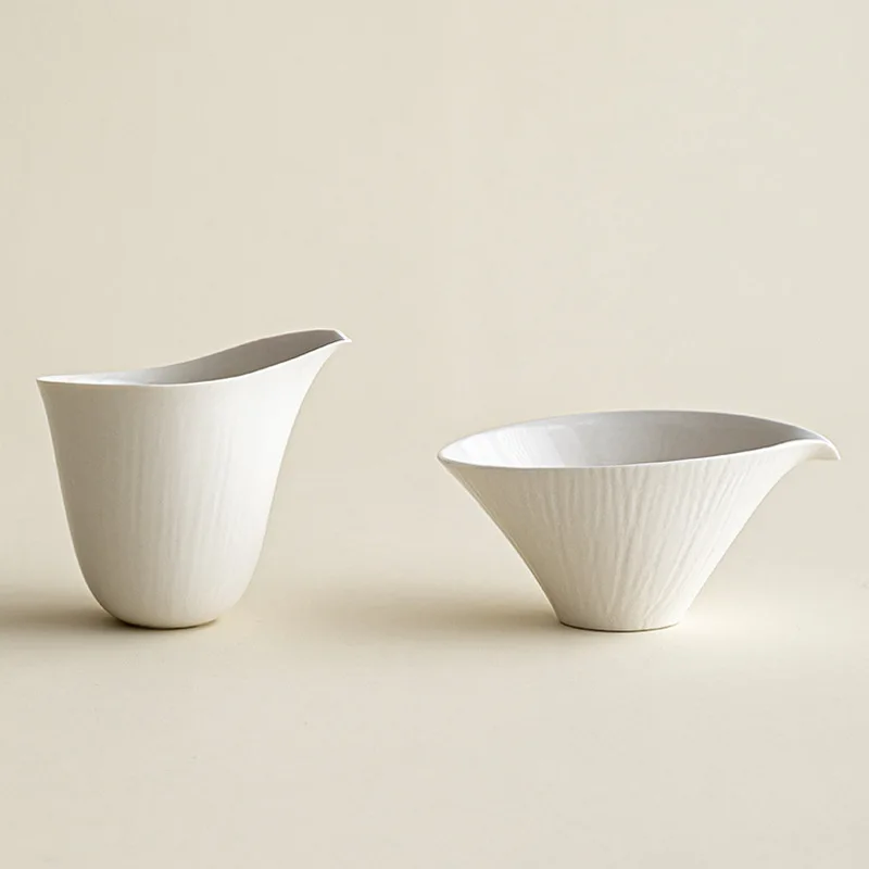 

Grass and wood ash hand holding fair cup ceramic creative tea sea household kung fu tea set wide mouth eagle beak male cup