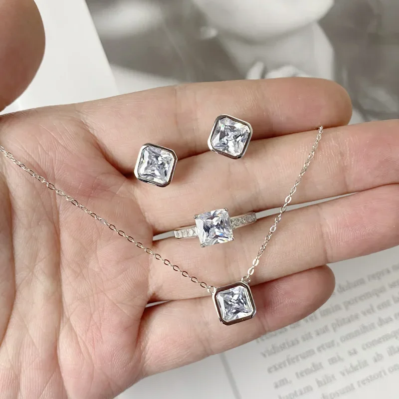 

MDL Moissanit1 Style 18K White Gold Plated 8*8 Princess Square Cushion Asche Fashion Premium Pendant