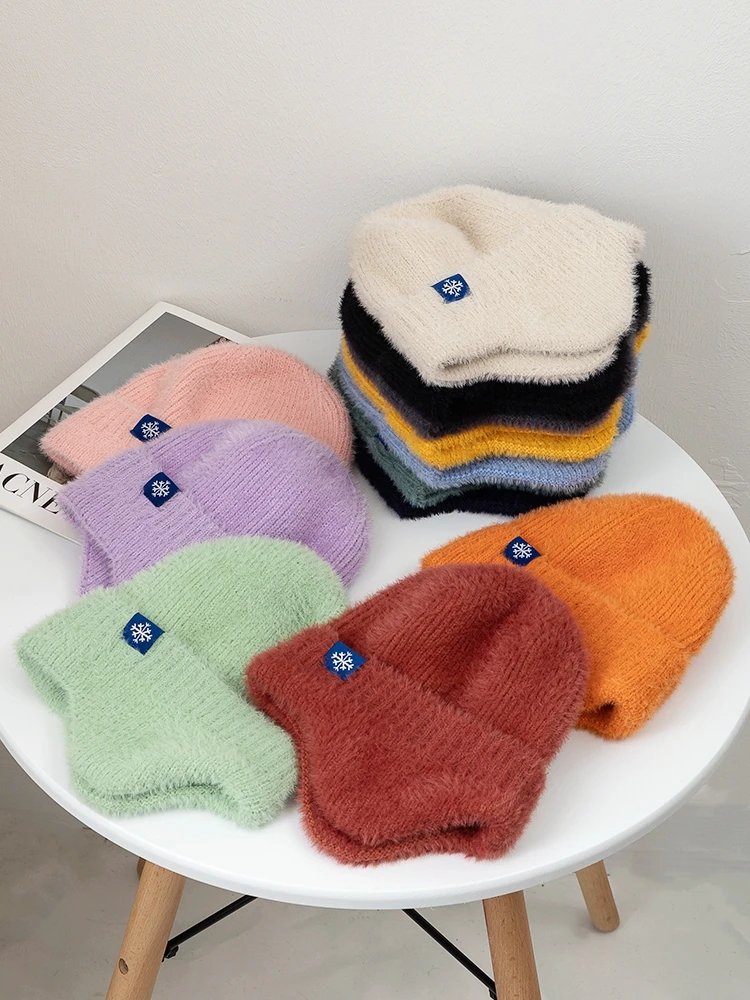 Heißer Verkauf Frauen Earflap Winter Hut Candy Farben Mode Faux Pelz Gestrickte Hut Kpop Stil Weiche Beanie Hüte Weibliche Streetwear Kappe – Detail 4