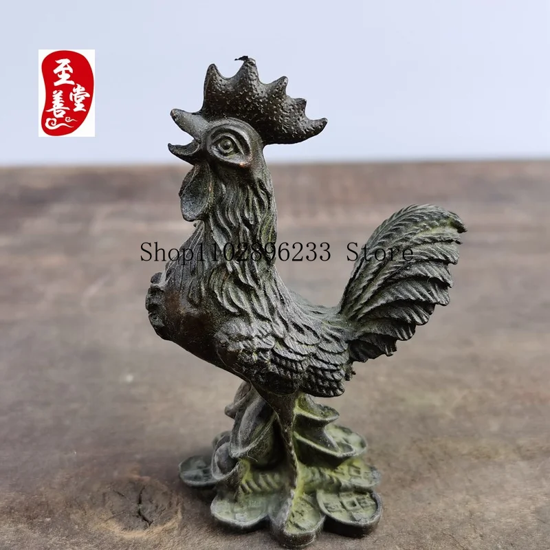 Antique-style decorative piece for the living room, featuring a rooster figurine with a weathered, aged patina, made of imitatio