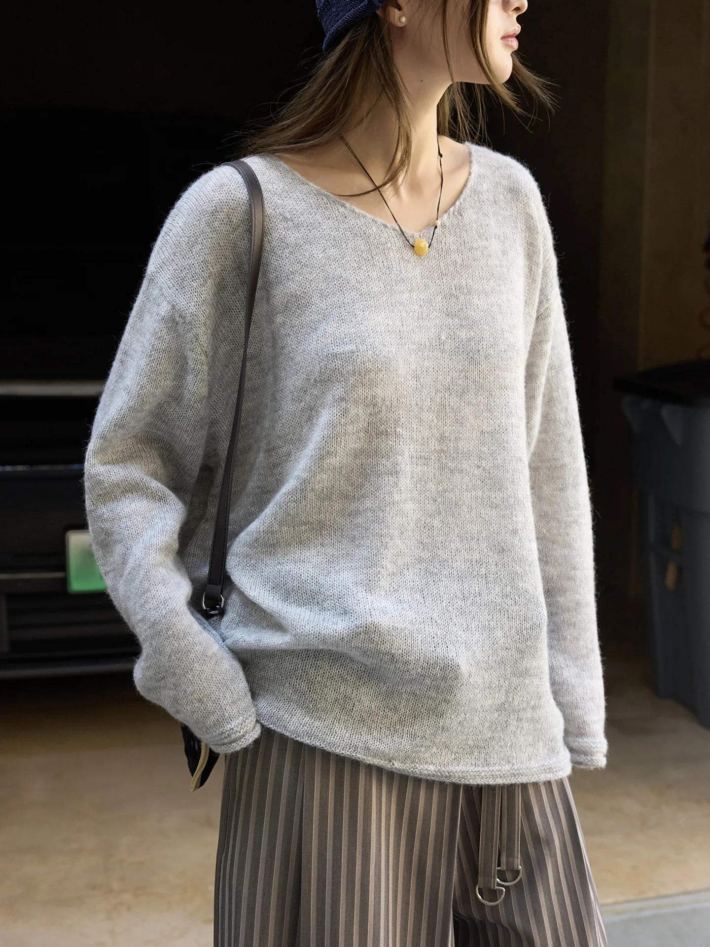 Early Autumn New Korean Lazy Atmosphere Design Curled Edge V-neck Sweater Delicate Fluffy Top for Women