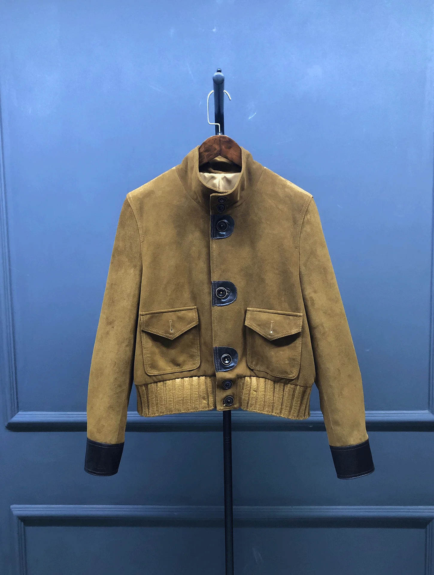 Jaqueta Feminina Vintage de Couro Genuíno Curtido, Casaco de Pele de Carneiro Macio, Caimento Solto, Gola Alta, Estilo Colete Curto de Couro