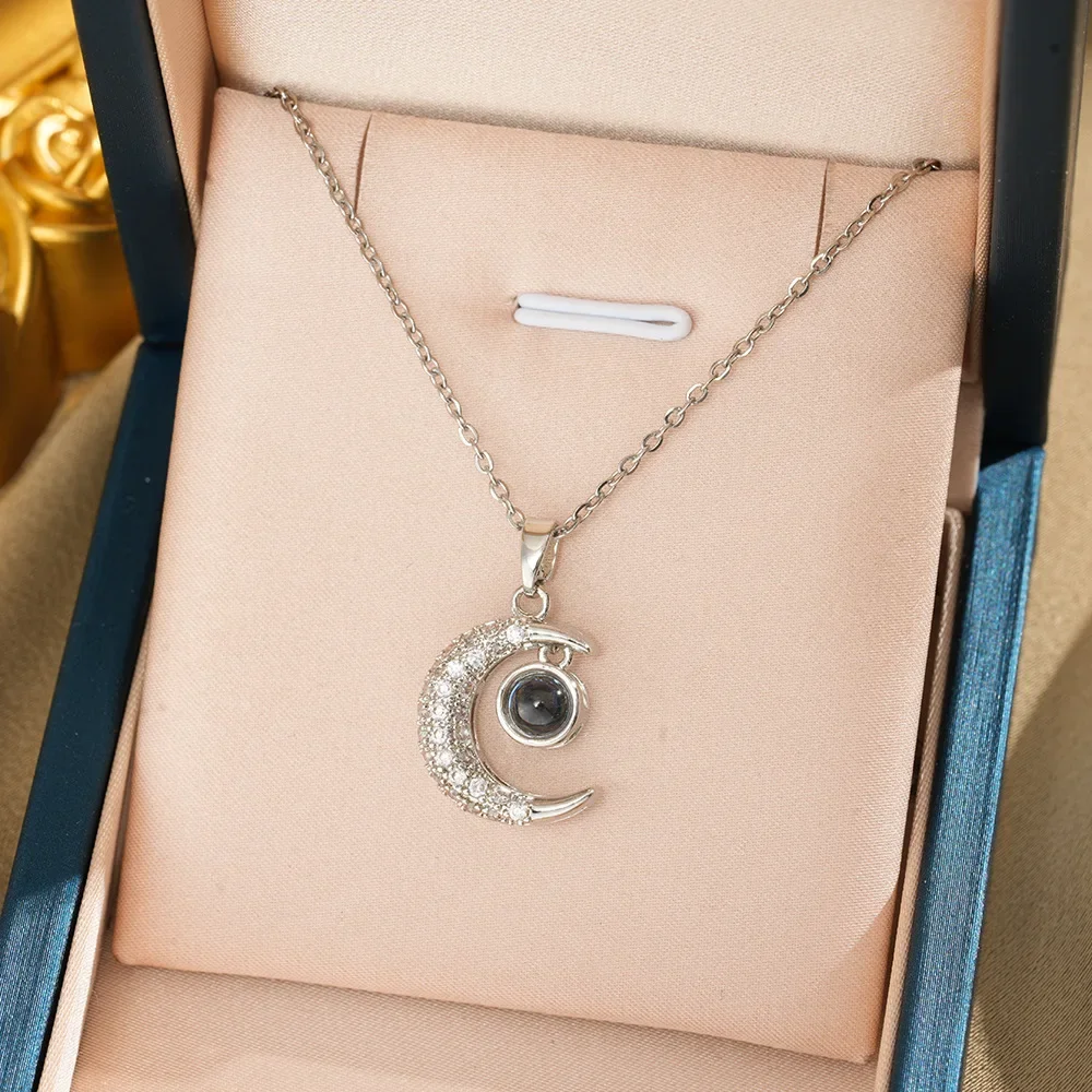 

The latest 2025 necklace in one hundred languages, I love you, female moon projection