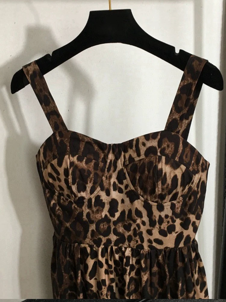 Retro sexy suspender tube top leopard print dress Summer women\'s new high waist big swing dress fashion elegant A-line skirt.