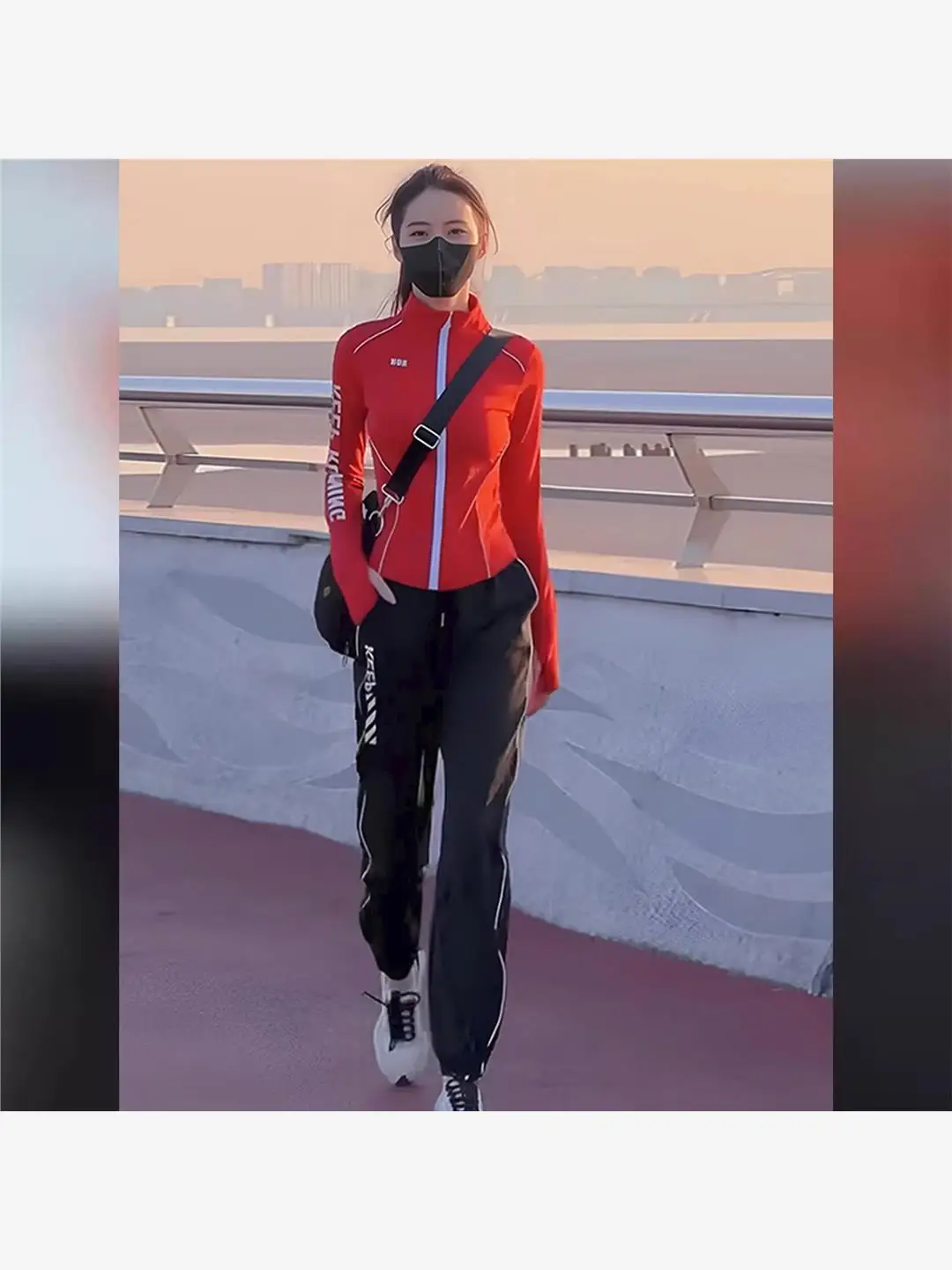 

Женский комплект повседневной спортивной одежды для фитнеса, свободная толстовка с капюшоном, красный воротник-стойка, комплект из двух предметов, Street Sle, весна-лето, новое поступление