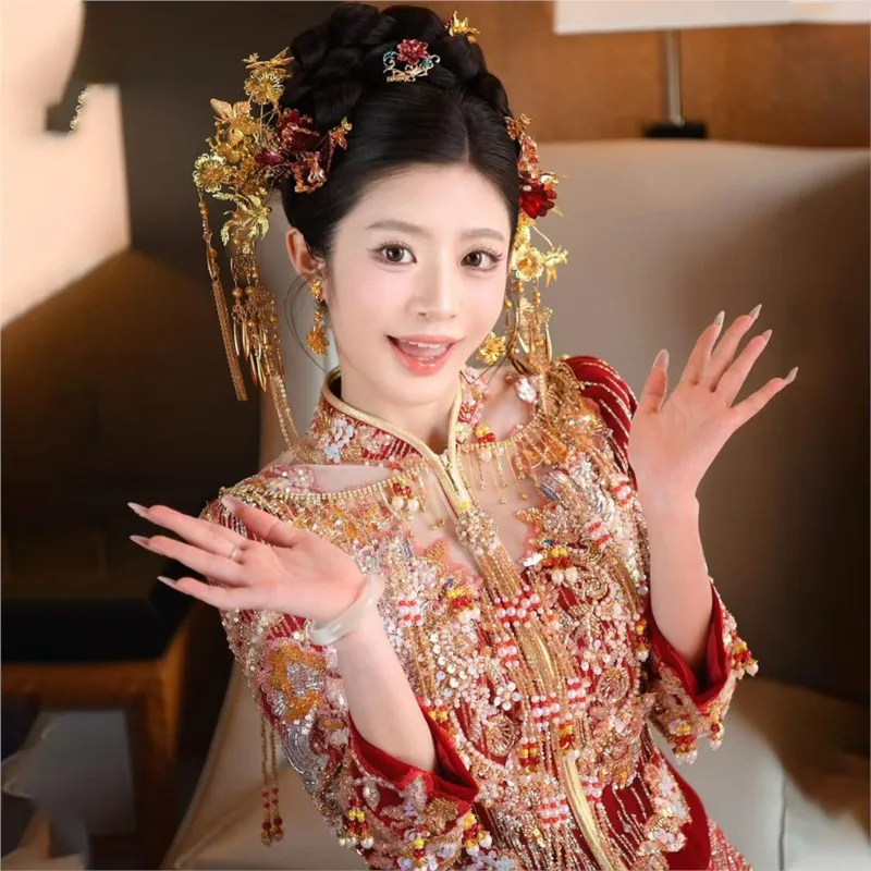 ชุดแต่งงานแบบจีนโบราณลายมังกรและหงส์สไตล์อุตสาหกรรมหนักแบบใหม่
