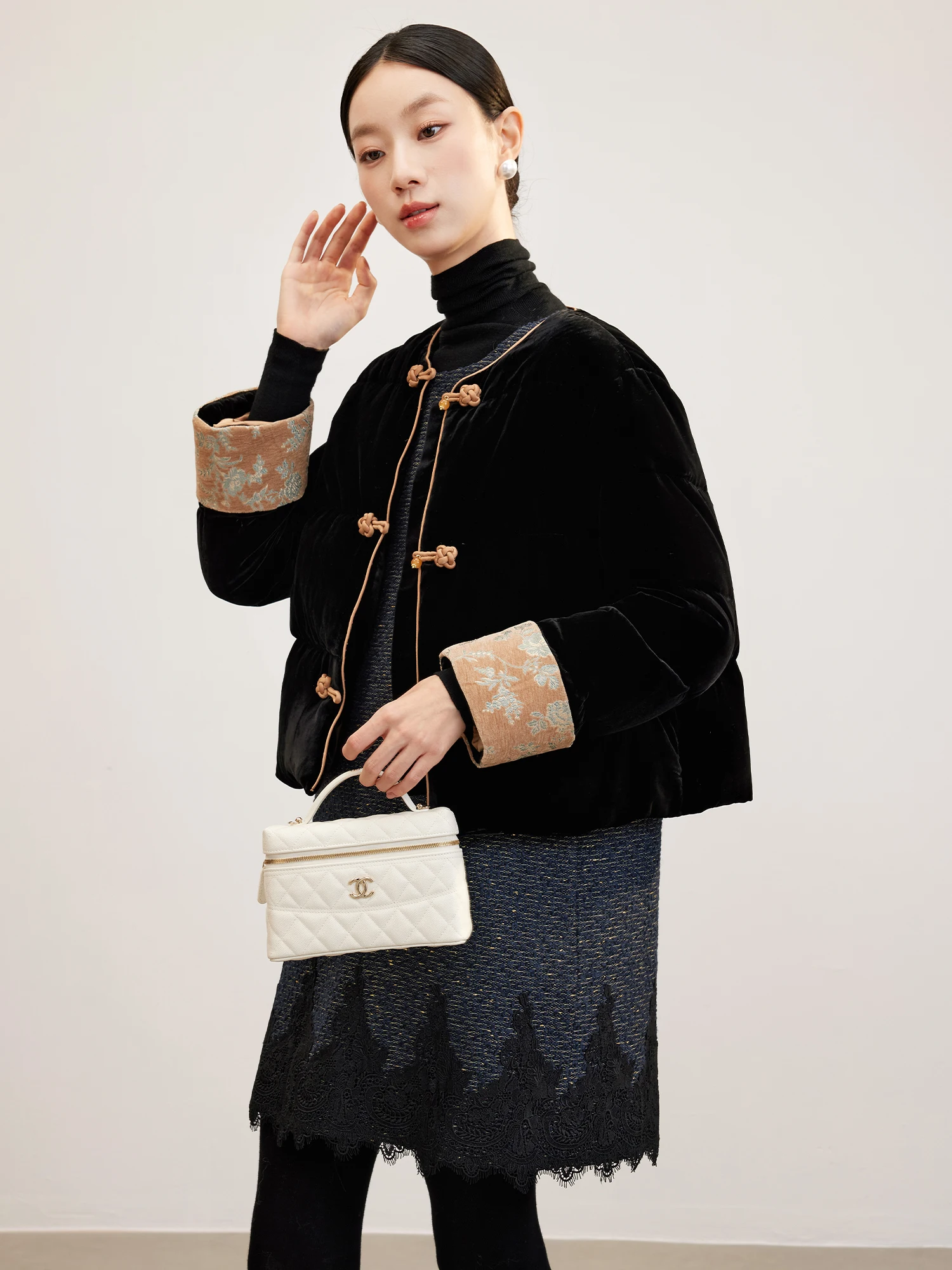 

Ele ort down Jaet 90 White Goose down Gentle Handmade Button Luxury Velvet Coat for Women Warm Thiened Winter Outer...