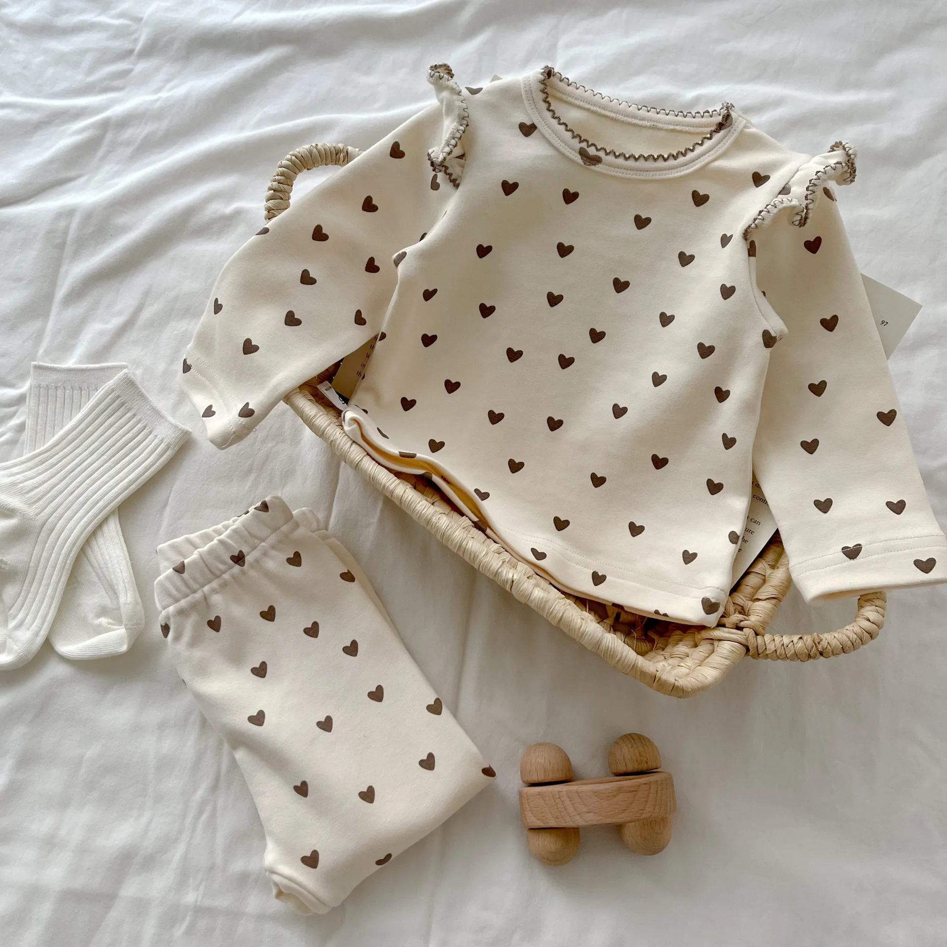 

Spring and Autumn Baby Girl Set Little Love Baby Set Infant Flying Sleeves Home Clothing Infant and Child Bottom Two Pieces