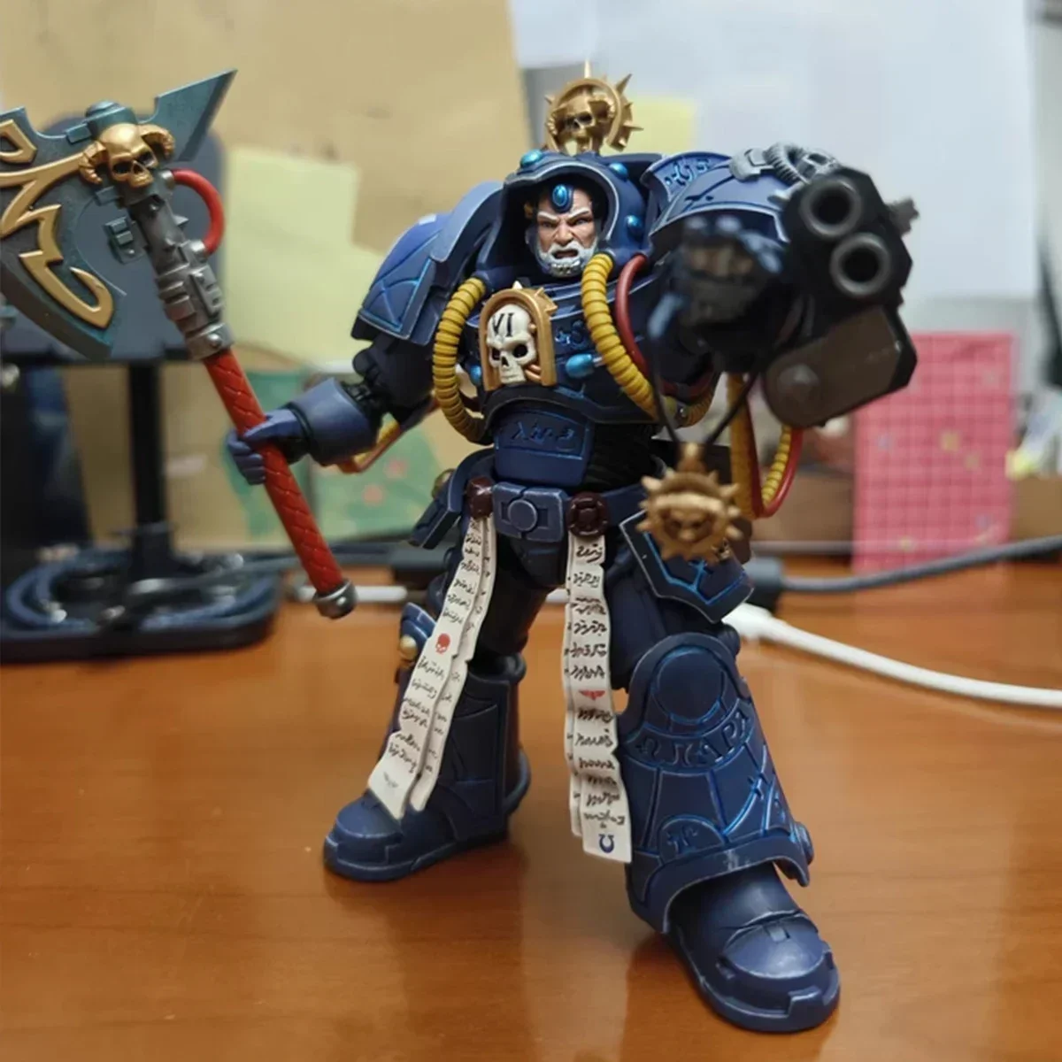 Joytoy warhammer 40k bibliotecário 1/18 figura de ação anime ultramarines bibliotecário em terminator armadura articulações estatueta modelo brinquedos