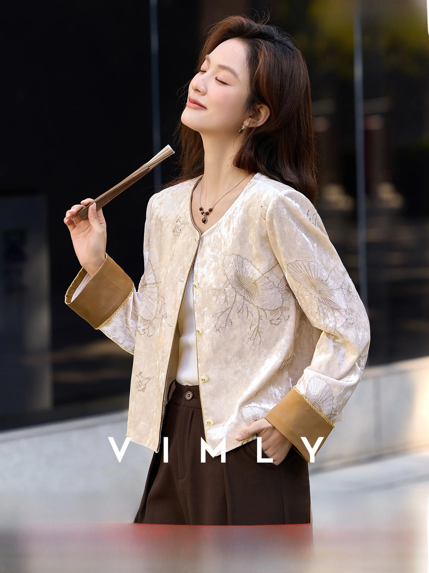 

New Chinese Style Short Velvet Jacket Women's Heavy Embroidery Sequin Color Block Spring 2026 Fashion Ladies' Outerwear