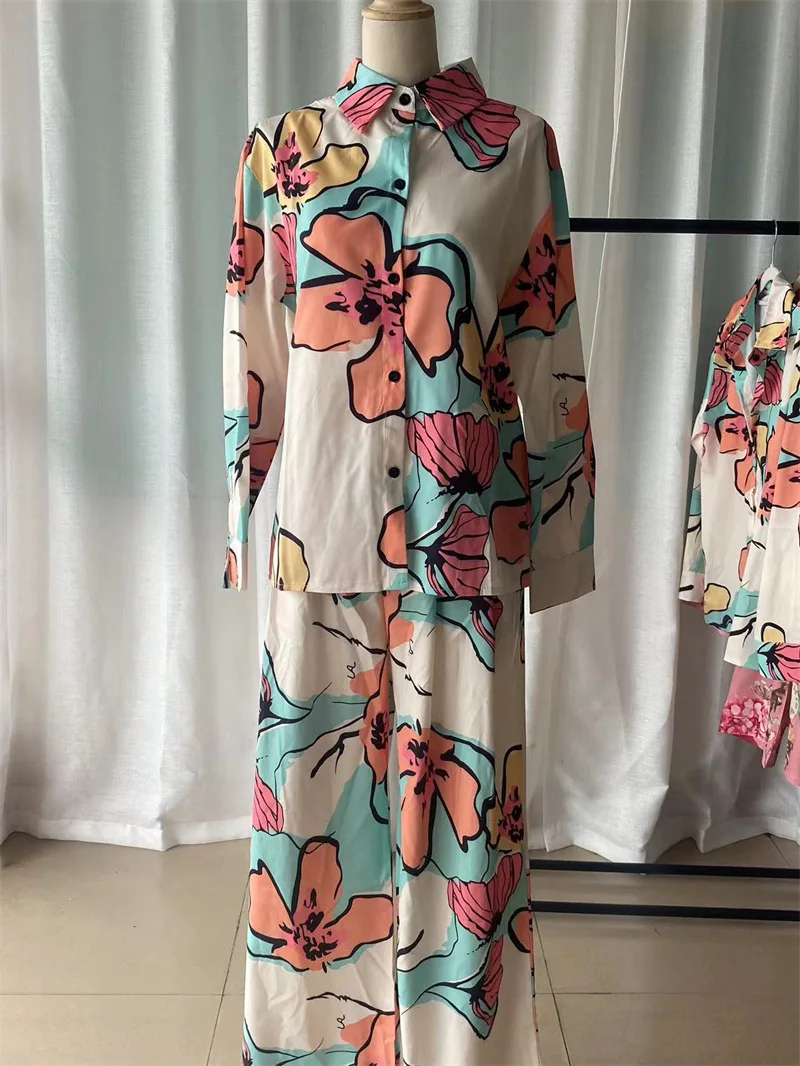 Abito da donna con stampa pendolare alla moda 2025 Autunno Nuovo stile Risvolto Camicia ampia a maniche lunghe Vita alta Pantaloni a gamba larga Set a due pezzi