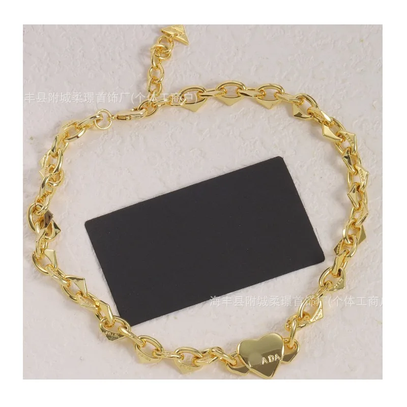 

Love Hot-selling Cuban Thick Chain Love Pendant Bracelet Women's Light Luxury Versatile High-end Fashion Hand Jewelry