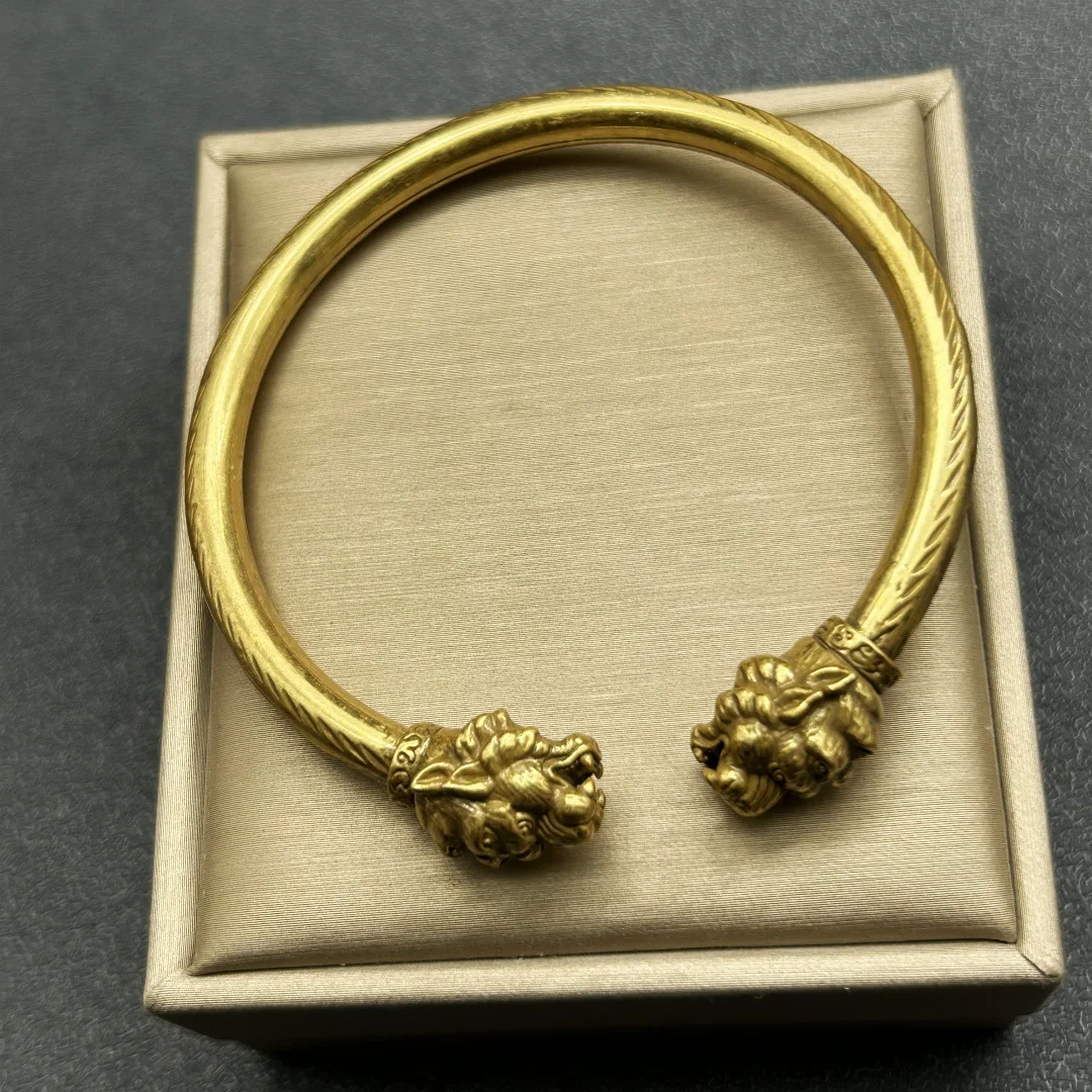 

Medieval Vintage Top Tripod Amulet Thai Amulet Azan Subin, Five Eyes and Four Ears Hands To Make Old Bracelets Bracelets