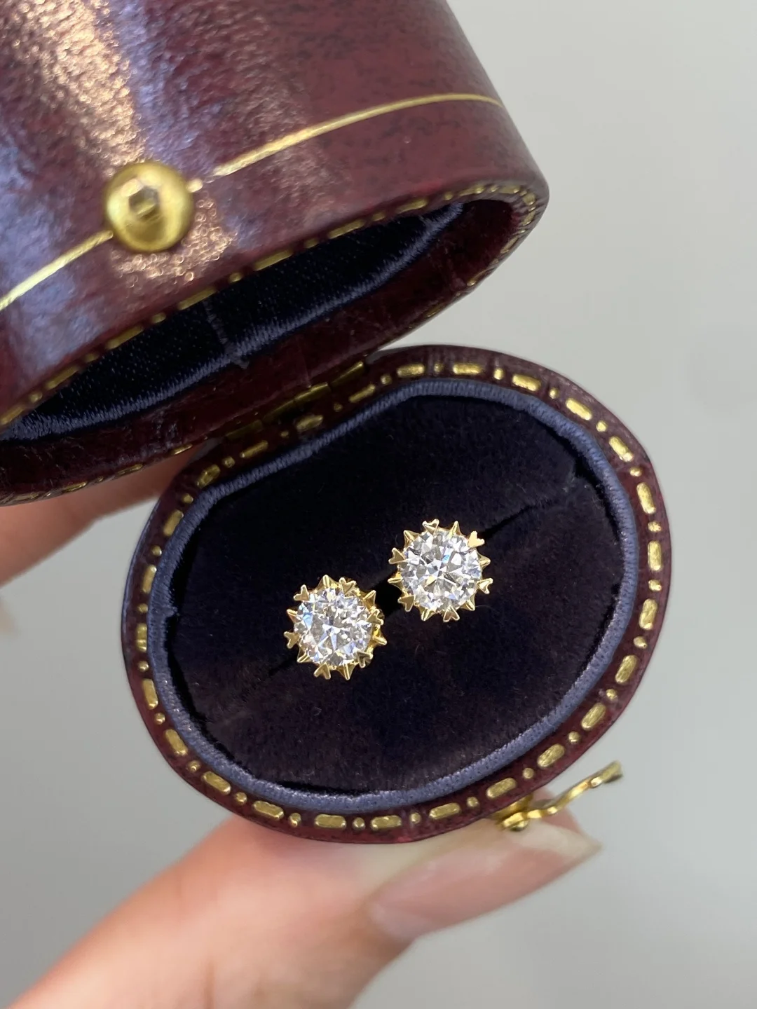 IGI Lab Diamond Gold Solitaire Studs Earrings CVD HPHT 1ctw 2ctw 3ctw 4ctw 6ctw DEF VVS Laboratory Diamonds 14K 18 k Gold Woman