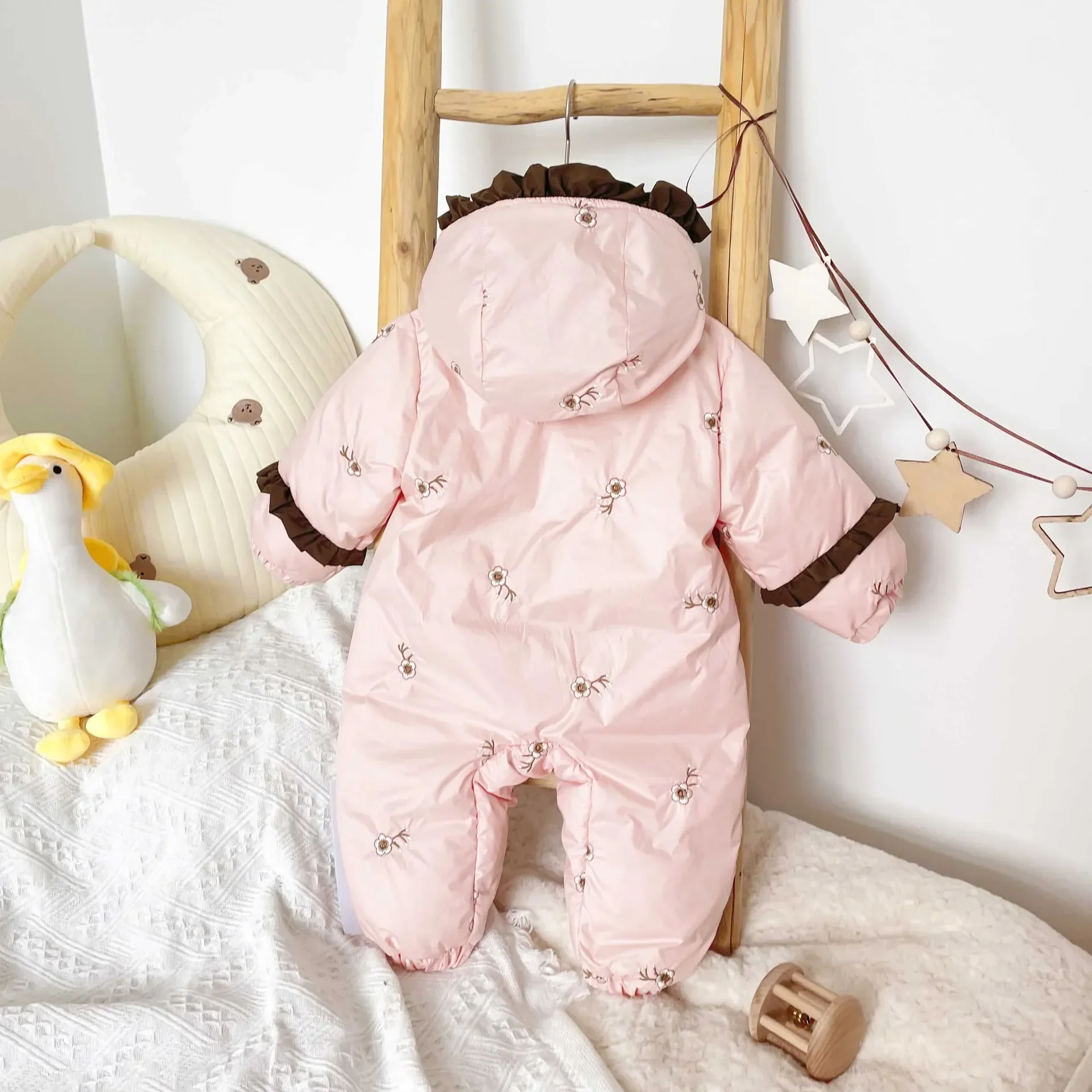 Winter 2023 Korean Infnat Girls Down Rompers Flower Printed Lace Hooded Border Baby Girls Jumpsuit Newborn Girls Snowwears