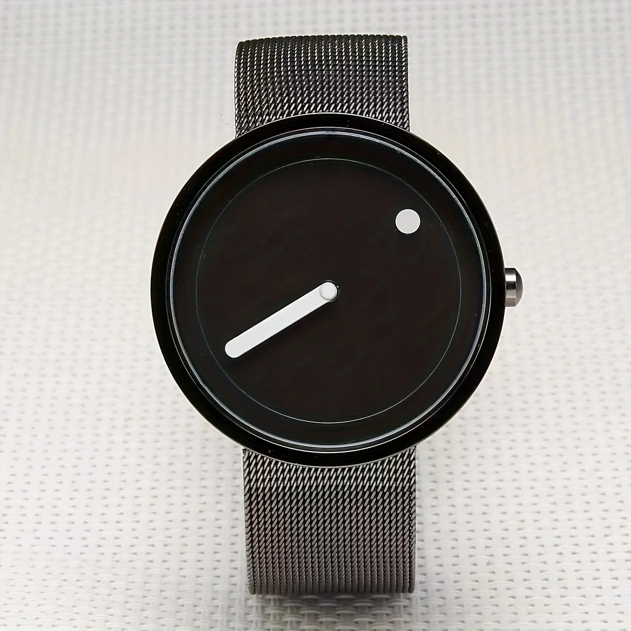 Minimalist dot design watch with high aesthetic value, niche men and women, minimalist temperament, creative steel band