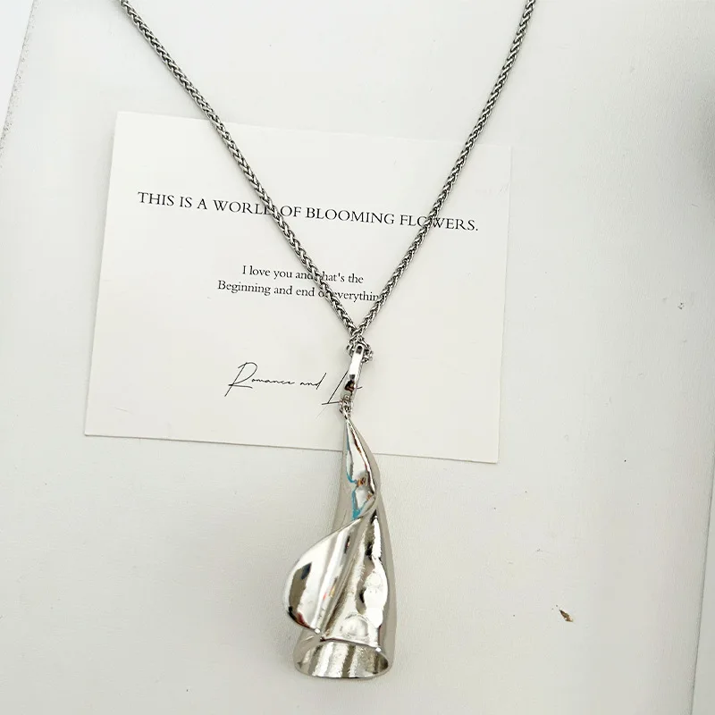 

2025 New Style Calla Lily Necklace for Women - Light Luxury, High-end, Fashionable, Versatile & Elegant Sweater Chain Jewelry Gi