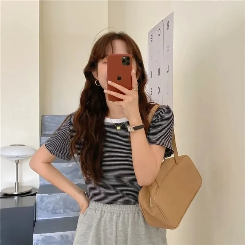 Women's Striped Twist Front Crop T-Shirt Casual Short Sleeve Crew Neck Summer Tee