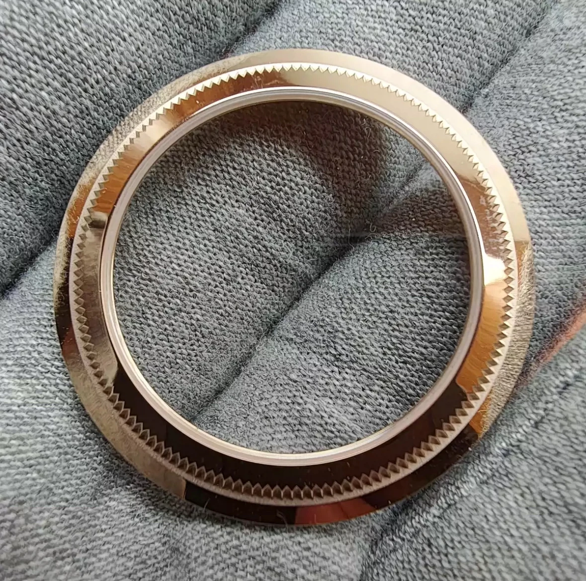 

Daytona changed the bottom cover, high transparency sapphire mirror waterproof, standard size universal