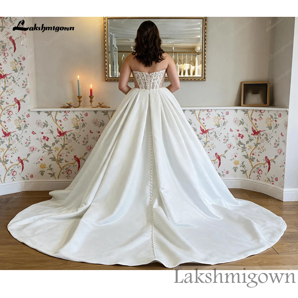 Lakshmigown Trägerloses Ballkleid Hochzeitskleid mit tiefem V-Ausschnitt, Spitzenkorsett, Satinrock, Perlenknöpfen, Brautkleid nach Maß – Detail 7