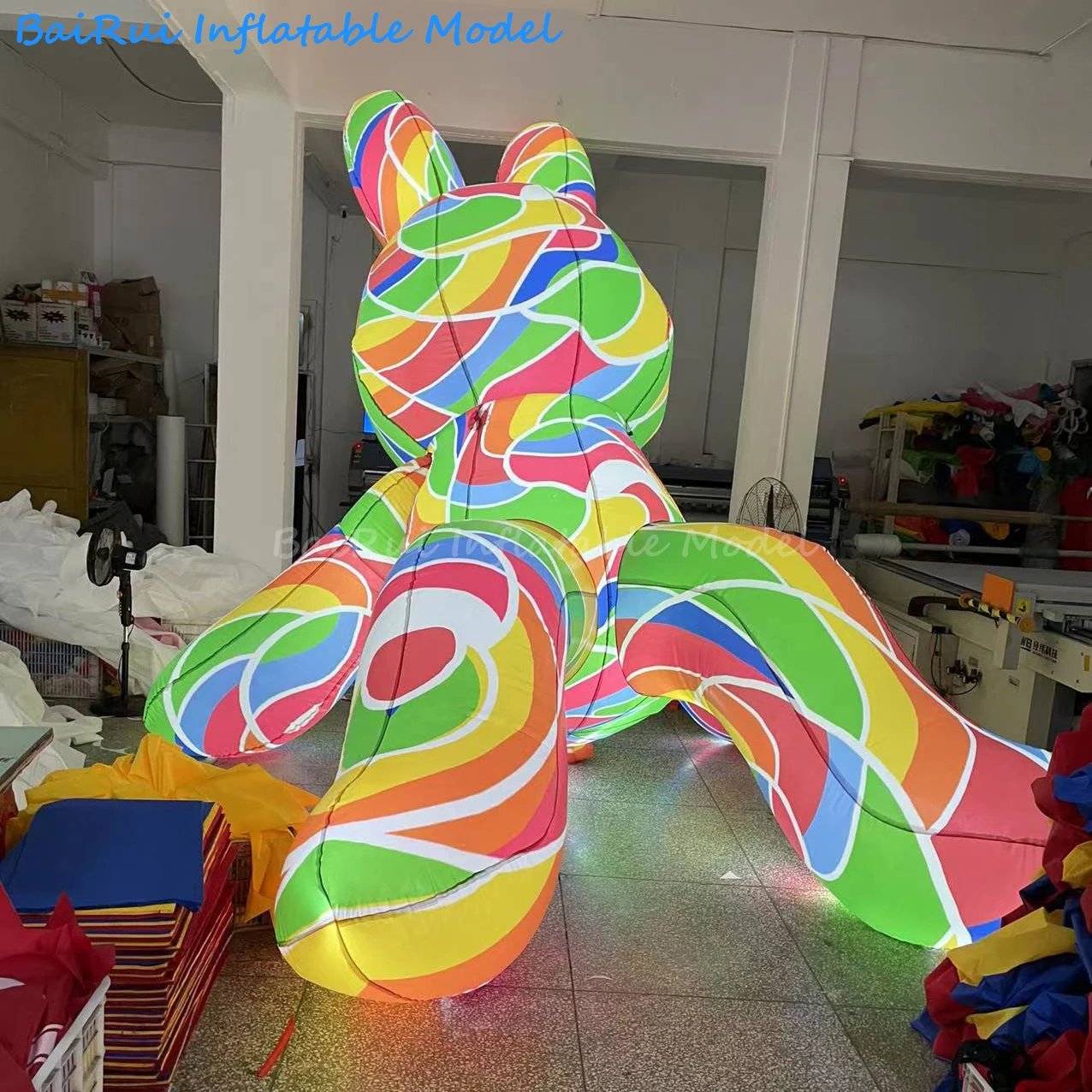 Riesiges aufblasbares weißes Kaninchen-Maskottchen, aufblasbares Häschen-Modell für Feiertags- und Eventdekoration, niedliches Cartoon-Tier-Requisit für Geschäfte – Detail 4