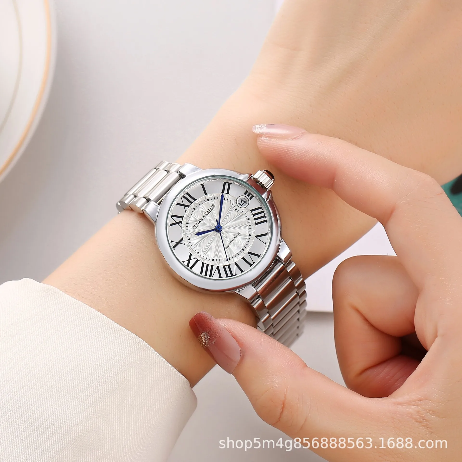 High end customized blue balloon women's anniversary limited edition retro quartz watch, logo can be customized.